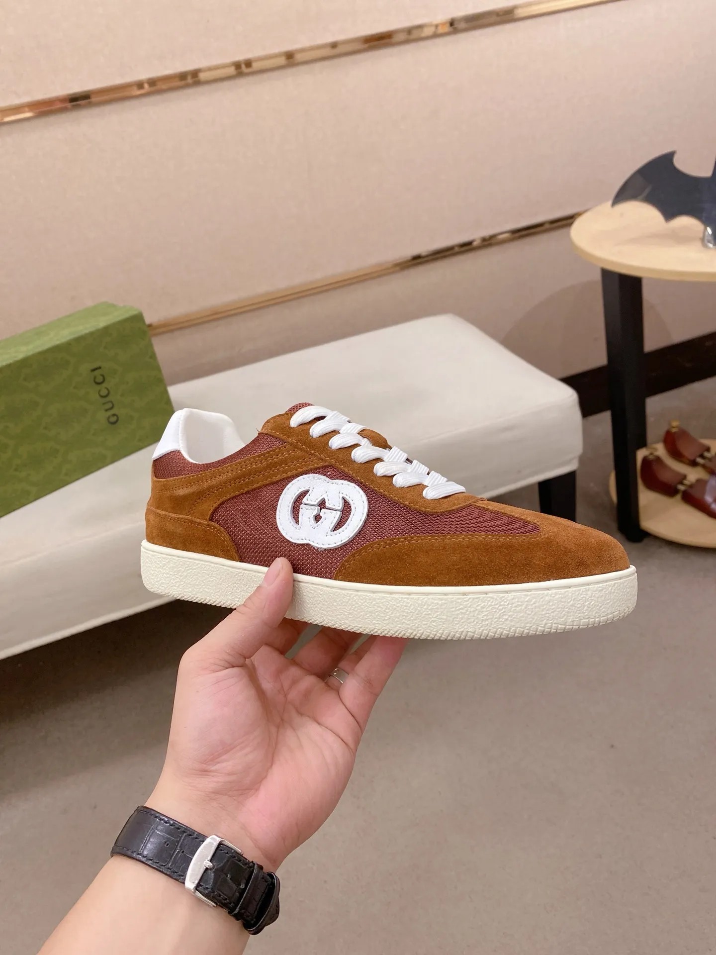 Men's clothing and shoes💰:400💰 (GUCCI) The latest model from the official website🎁🎁Casual and fashionable men's shoes👟, hot style💥The version is simple and elegant, exclusive for trendy men. The unique latest brand elements from the official website👑Original Gucci decoration, fashionable and generous, the fabric is original cowhide ✅Mesh breathable lining, the official website specifies wear-resistant casual outsole, the classic model is taken in kind at the counter🎬38-44 (can be customized for 45 non-refundable)